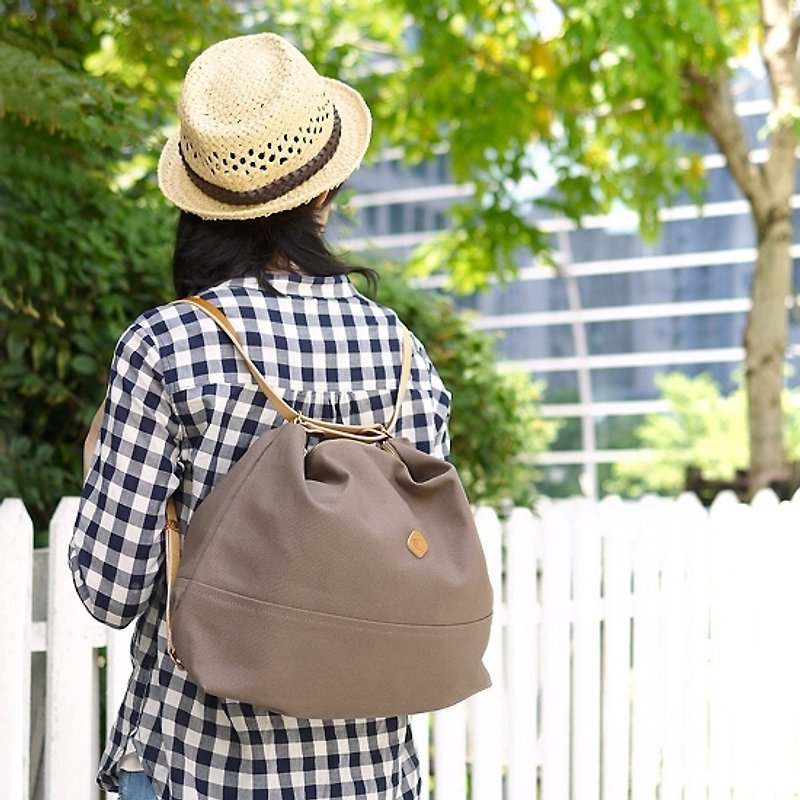 Out-of-print discount Japanese casual shoulder bag backpack brown Made in Japan by CLEDRAN - กระเป๋าหูรูด - ผ้าฝ้าย/ผ้าลินิน สีกากี
