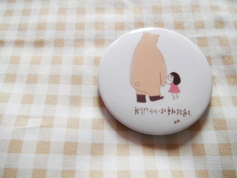 Xiu Xiu Bear / brave walked over /-5.8cm badge - Badges & Pins - Plastic Pink