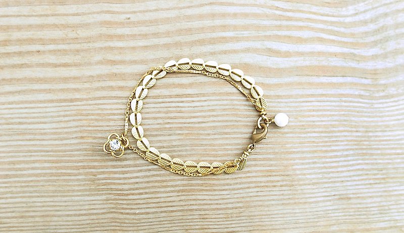 "Travel light" flickering woman retro flower bracelet handmade brass - Bracelets - Other Metals Gold