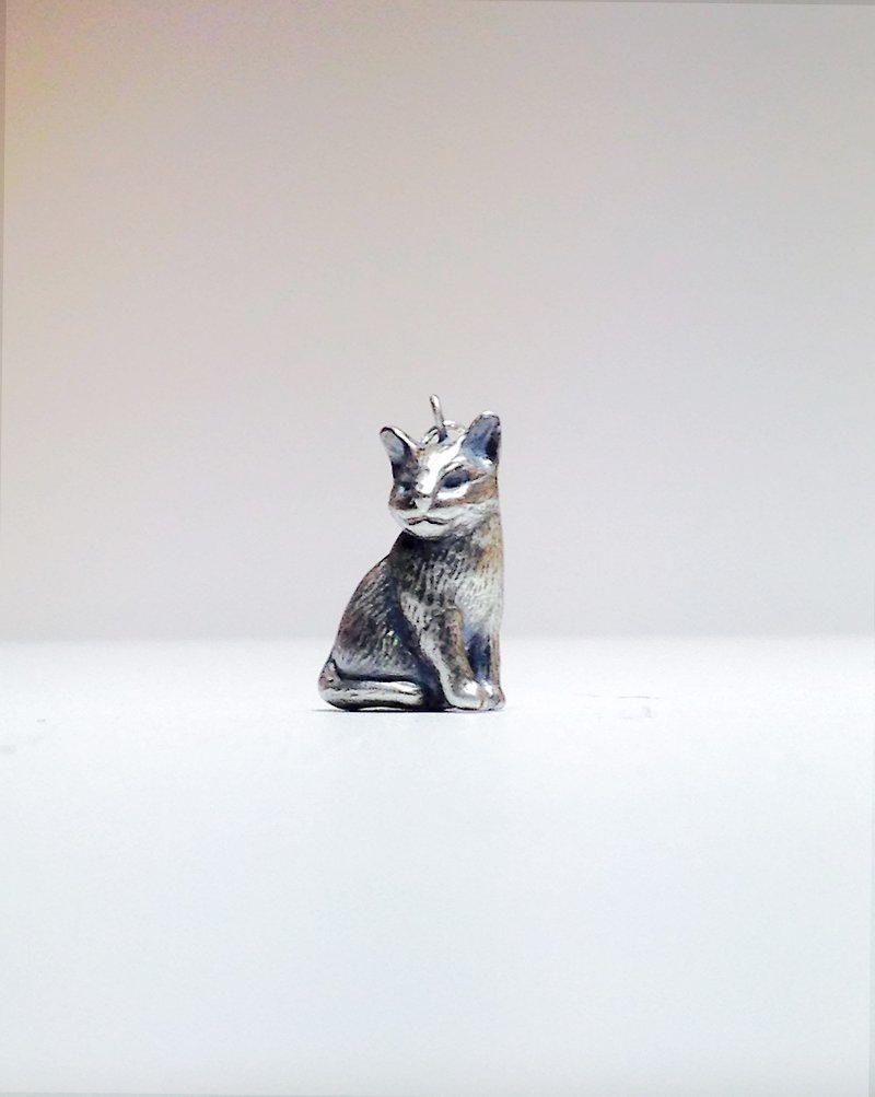 Silver cat pendant / smiling cat - สร้อยคอ - โลหะ สีเทา