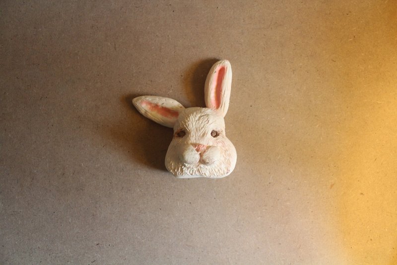 [Moses's warehouse] Rabbit pin brooch - Brooches - Cement 