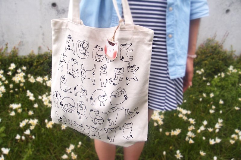 【Cattitude】貓貓英文字母 帆布 手提袋 Alphabet Tote bag - 手袋/手提袋 - 其他材質 白色
