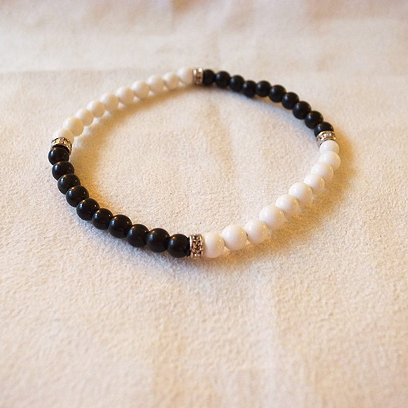 ☽ Qixi hand-made ☽【07228】Black and white obsidian with 砗磲 bracelet - Metalsmithing/Accessories - Other Materials White