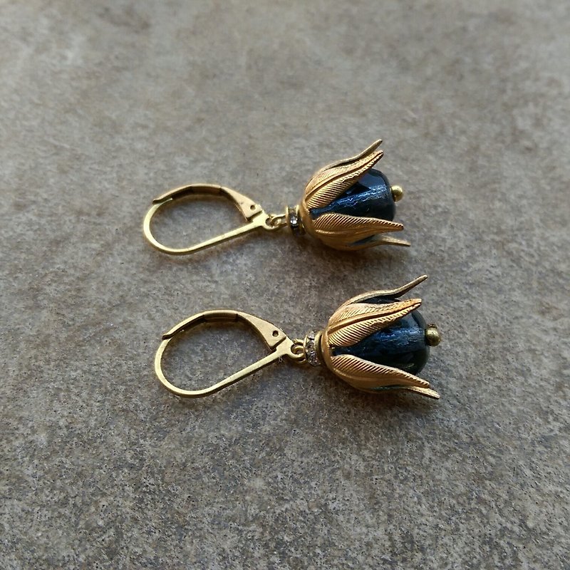 Retro dark blue fruit earrings - ต่างหู - เครื่องเพชรพลอย 