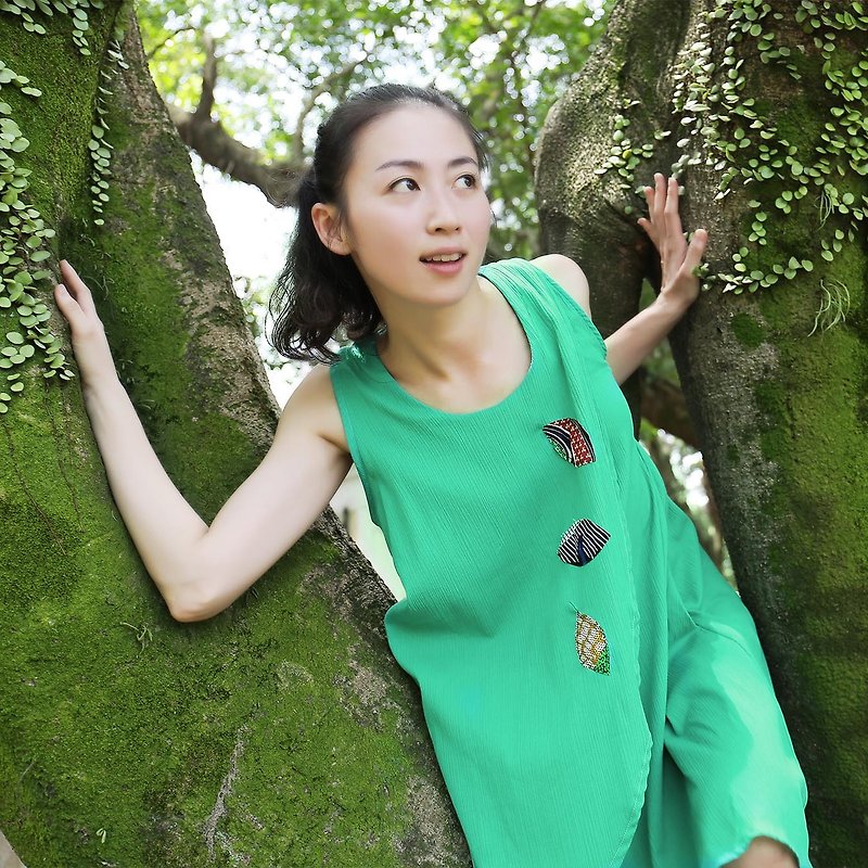 Post Free Shipping! Xiao Bei ⊕ Long sleeveless dress fake diagonal slices - ชุดเดรส - วัสดุอื่นๆ สีเขียว