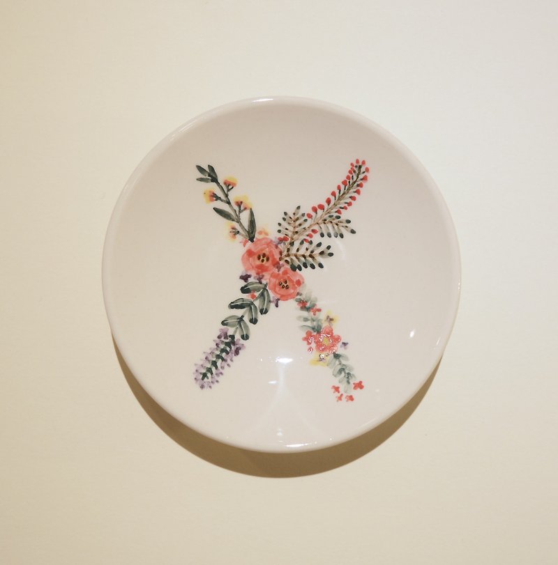 Hand-painted small porcelain plate-letter X-customized, name - จานเล็ก - เครื่องลายคราม สีแดง