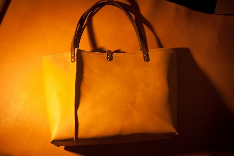 Dreamstation 皮革鞄研所，手工真皮原色植鞣革托特包 - Messenger Bags & Sling Bags - Genuine Leather 