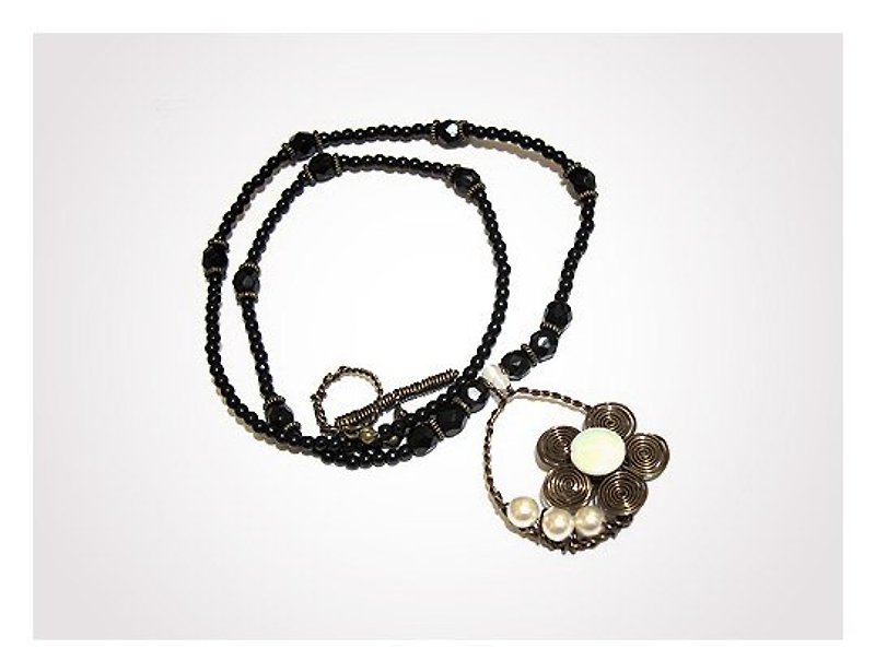 Rolled Flower Necklace - สร้อยคอ - โลหะ สีดำ