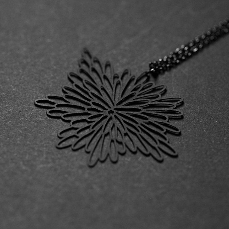 Black shining necklace Black Bright Pendant (S) - สร้อยคอ - โลหะ 