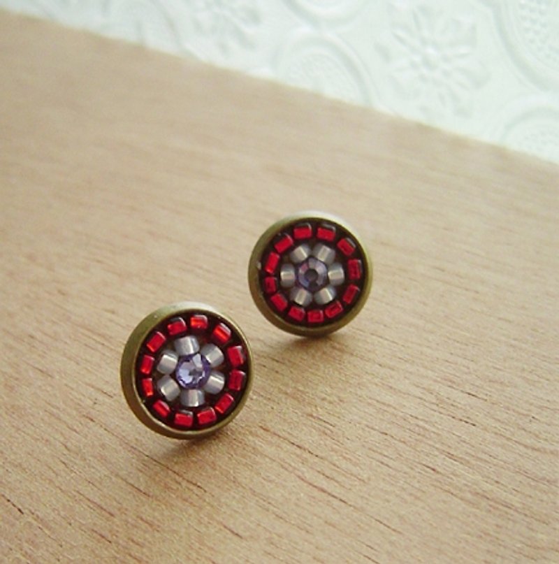 :: :: Bright small tile (red). Ear earrings. Swarovski. round. purple. Collage - ต่างหู - โลหะ สีแดง