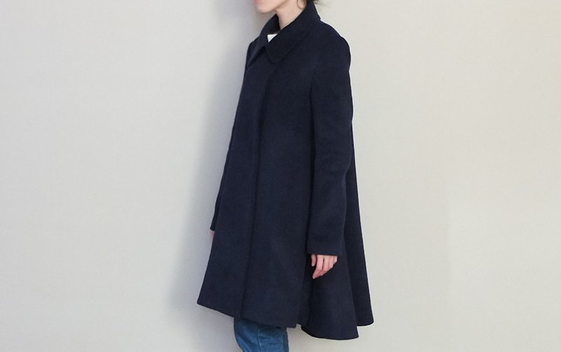 Dark blue cloak-style wool coat can be customized in different colors - เสื้อแจ็คเก็ต - ขนแกะ 