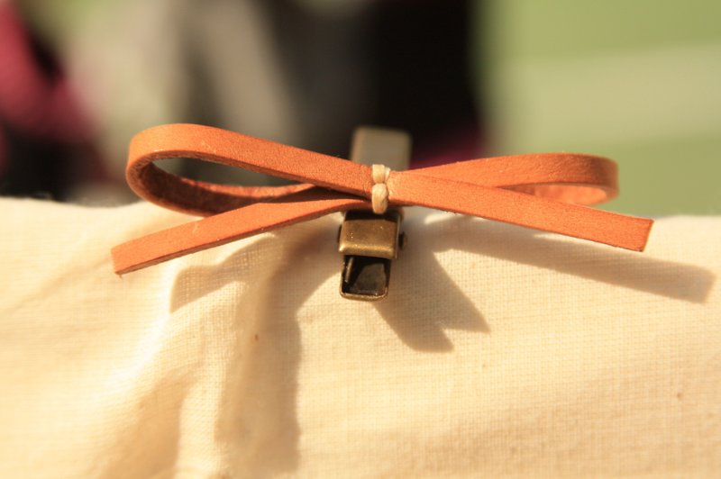 cottontail // handmade leather ribbon bow hairclip - เครื่องประดับผม - หนังแท้ สีนำ้ตาล