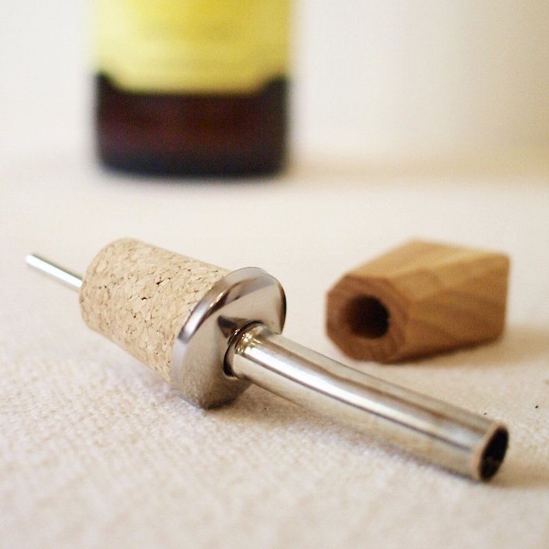Finland VJ Wooden Handmade Wooden Wine Pourer Oil Can Spout Pourer - อื่นๆ - ไม้ สีนำ้ตาล