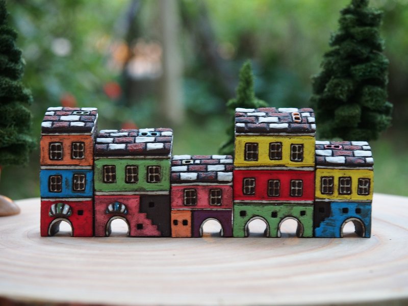 [Colorful Village of Painted Village] - Hand-painted fairy tale small pottery house - White Arch 5 pieces - ของวางตกแต่ง - วัสดุอื่นๆ 