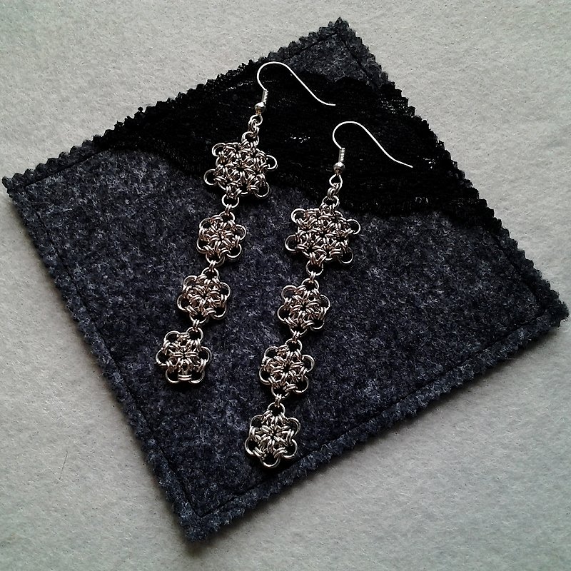 Muse Huanhuan size of interlocking metal chainmail silver flower long earrings - Earrings & Clip-ons - Other Metals Gray