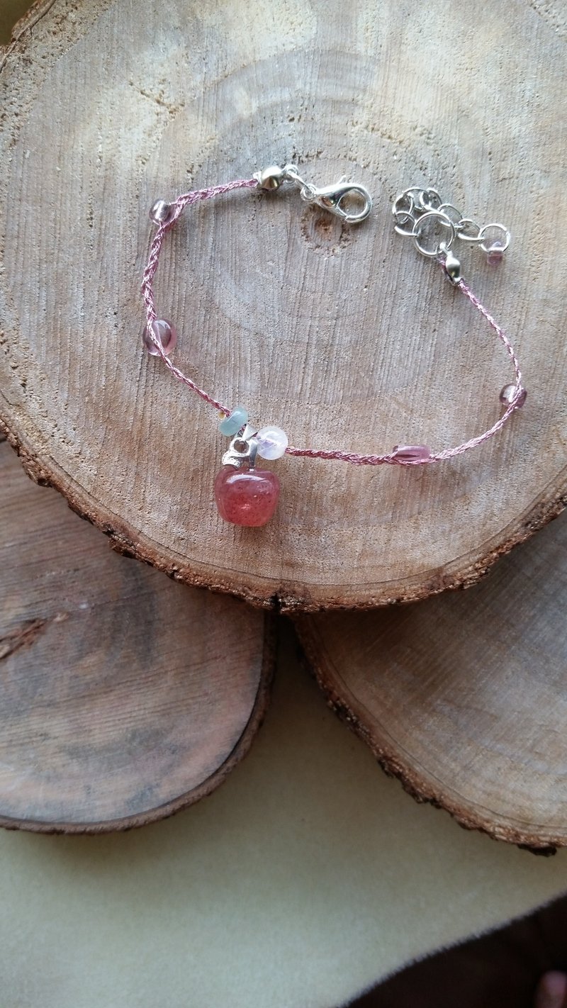 Knit with love Aquamarine, Stone with a super beautiful quality 925 sterling silver strawberry Peach Stone small apple hand made silver bracelet ♡ - สร้อยข้อมือ - เครื่องเพชรพลอย สีแดง