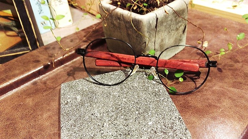 竹のストーリー]台湾の手作りガラスの温度と冷たい金属の出会いによってMr.Banboo Fシリーズ - 眼鏡・フレーム - 竹製 レッド