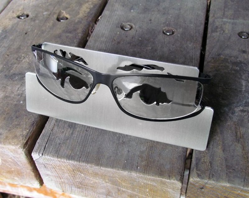 眼鏡フレーム、眼鏡ラックは、装飾用にキャビネットに置くこともでき、さまざまなテクスチャの生活オプションにより、さまざまな生活感を拡張できます。 - 置物 - 金属 シルバー