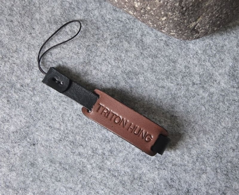 Leather label-shaped leather phone strap - เชือก/สายคล้อง - หนังแท้ 