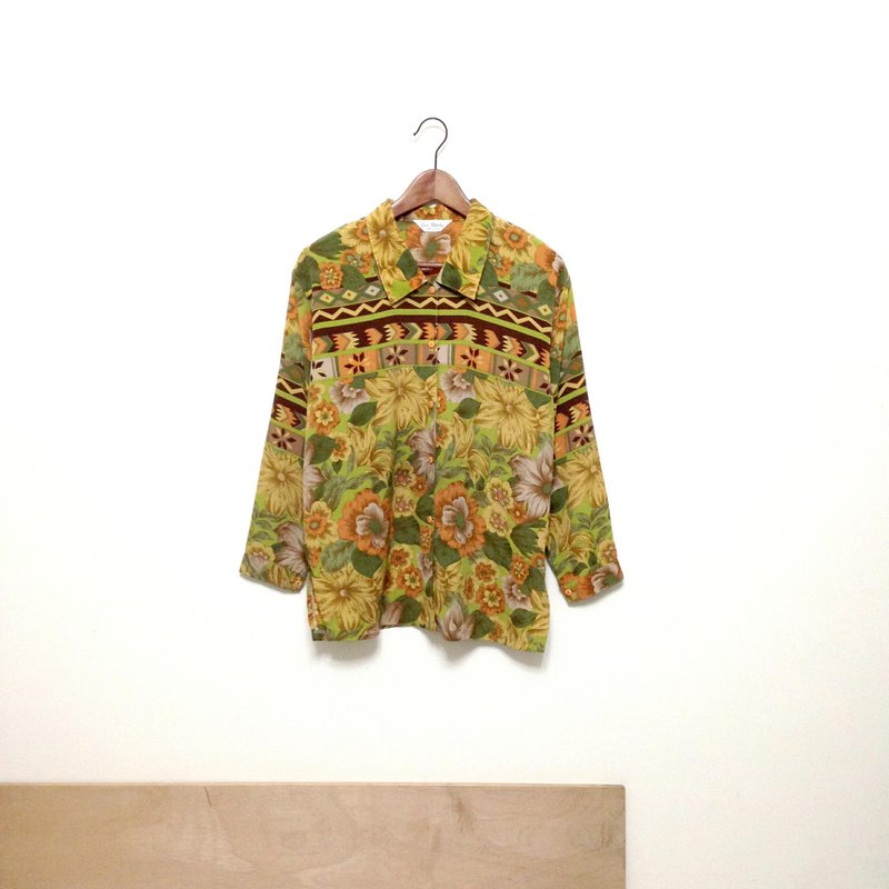 Priceless knew │ │ geometric print totem vintage shirt VINTAGE / MOD'S - Women's Shirts - Other Materials 