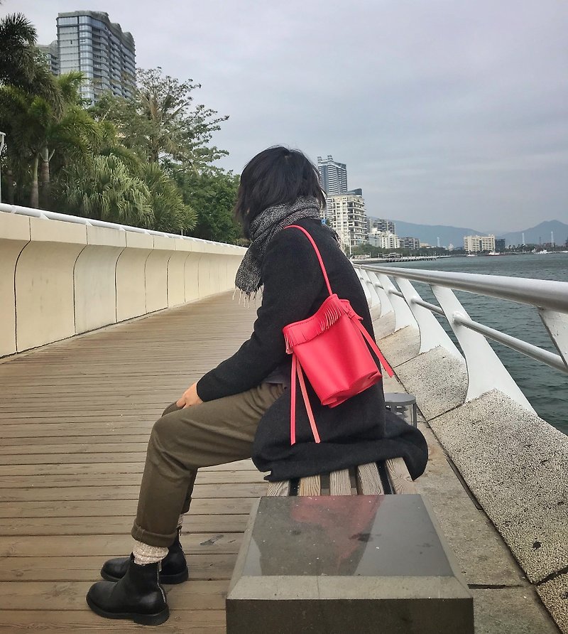 ゼモネニ専用 中華風 紅型小封筒 香港デザイン - ショルダーバッグ - 革 レッド