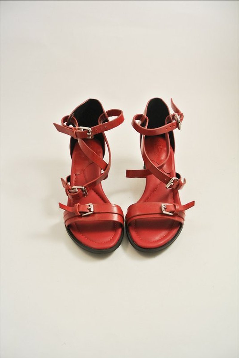 在十字路口遇見。棗紅打腊牛皮涼鞋方糖跟。 - Women's Casual Shoes - Other Materials Red