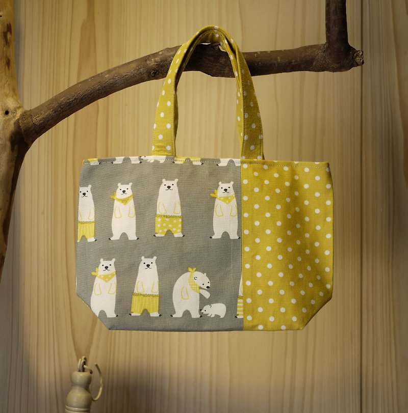 [Christmas gifts] Come little heart-warming gift exchange = easy walking small handbag / Lunch bag / Walking polar bear family pack = = mustard yellow - กระเป๋าถือ - วัสดุอื่นๆ สีเหลือง