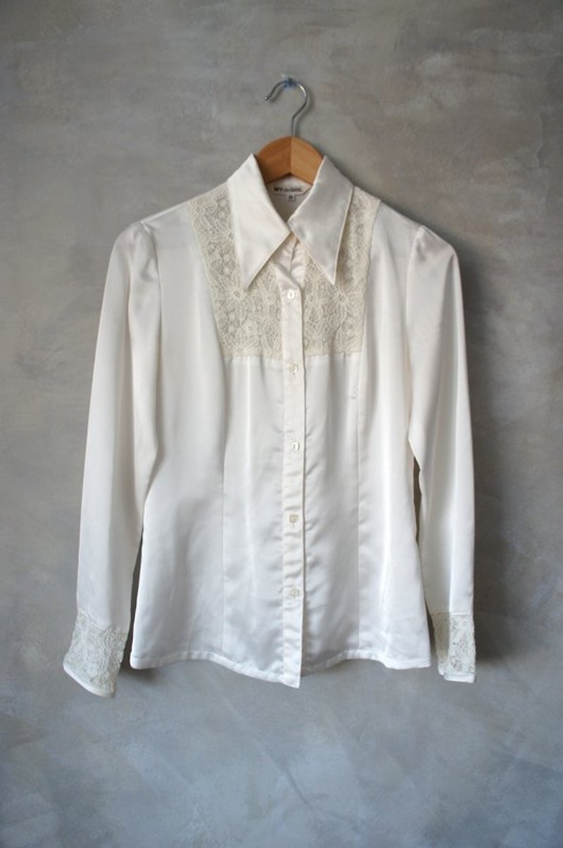 Mixed satin lace long sleeve shirt vintage - Women's Shirts - Other Materials White