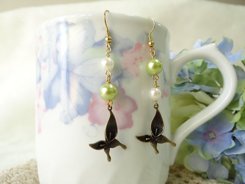 Apple green butterfly flower earrings elegant simplicity - Earrings & Clip-ons - Other Metals Green