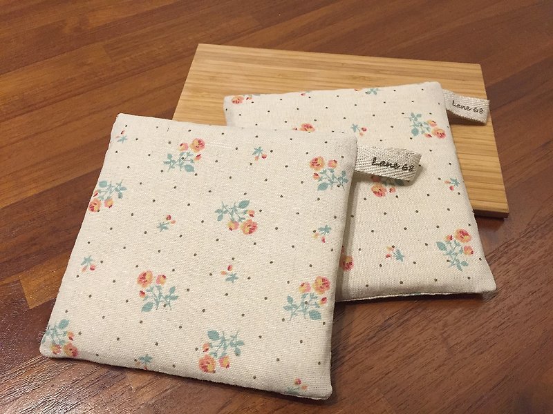:: Lane68 :: Cotton flowers handmade tableware pad / heat pad (set of two) - Items for Display - Cotton & Hemp Multicolor