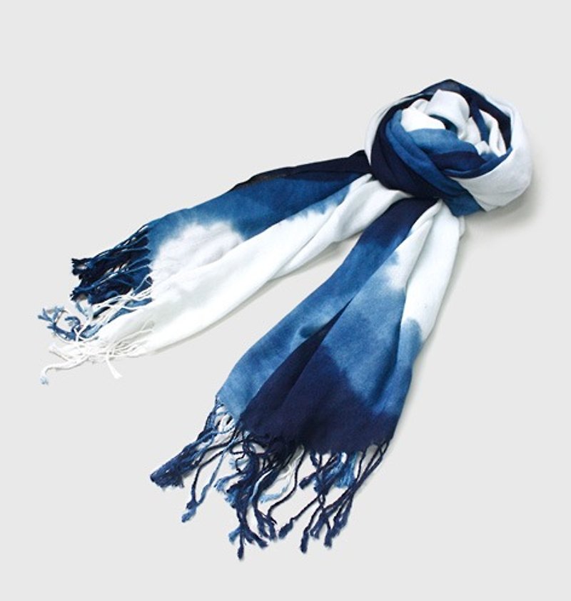 Indigo dyed scarf (long fringe) - ผ้าพันคอ - ผ้าฝ้าย/ผ้าลินิน สีน้ำเงิน