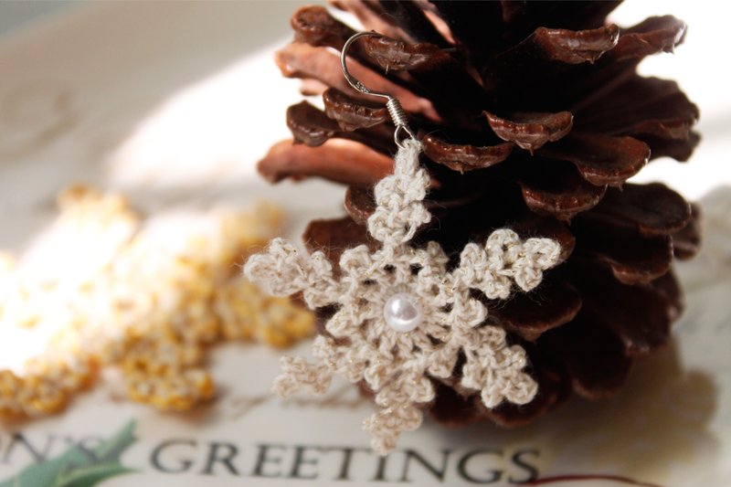 Sterling silver. Knit snowflake auricular acupuncture (monaural) - Earrings & Clip-ons - Other Materials White