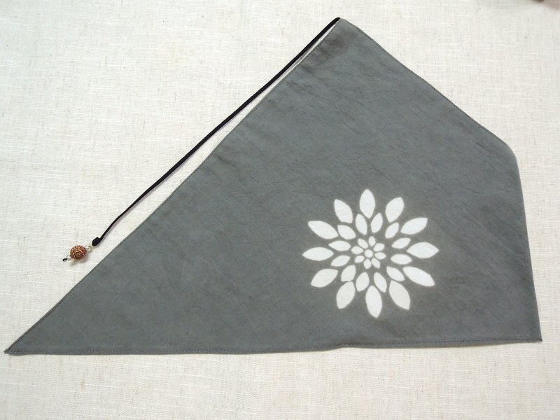 [Mu Mu grass and wood dyed] olive leaf plant dyed dark gray triangle chopstick set (chrysanthemum) - Chopsticks - Cotton & Hemp Gray
