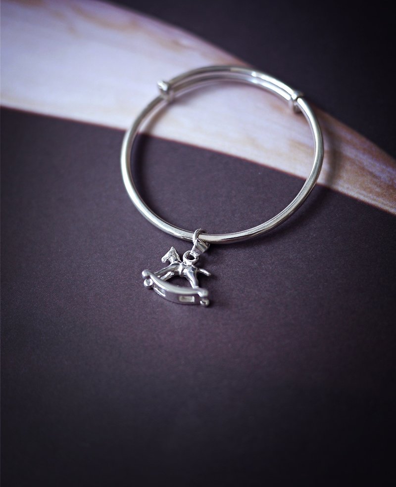 MUFFëL 925 Silver Sterling Silver Series-Children's simple round bracelet and rocking horse pendant - สร้อยข้อมือ - เงินแท้ สีเทา