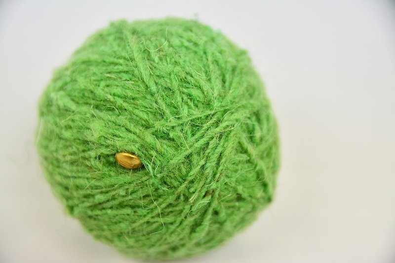 ライトグリーンウールひも_ _フェアトレードのミックス - 編み物/刺繍/羊毛フェルト/裁縫 - 寄せ植え・花 グリーン