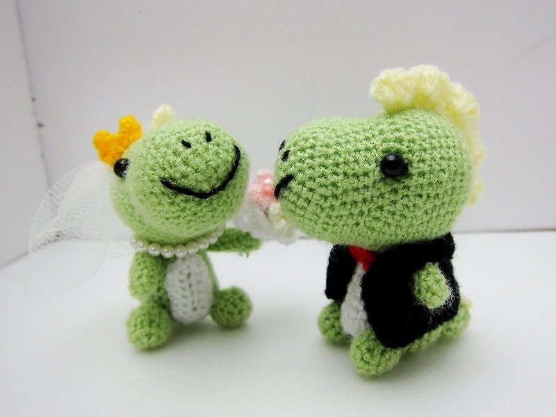 Cute Dinosaur Wedding Doll – Customize your own wedding doll - ตุ๊กตา - วัสดุอื่นๆ 