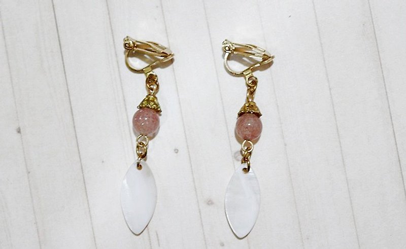 Brass natural stone * X * _ strawberry shell clip earrings hook type can be changed // // - Earrings & Clip-ons - Gemstone Pink