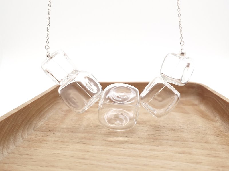 Simple transparent glass beads Silver / gradient big square bubble necklace - สร้อยคอ - วัสดุอื่นๆ ขาว