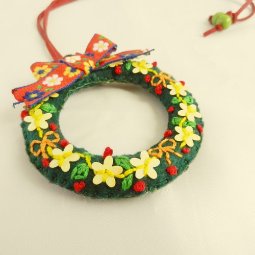 Christmas wreath independent design originality · embroidery wreath brooch necklace