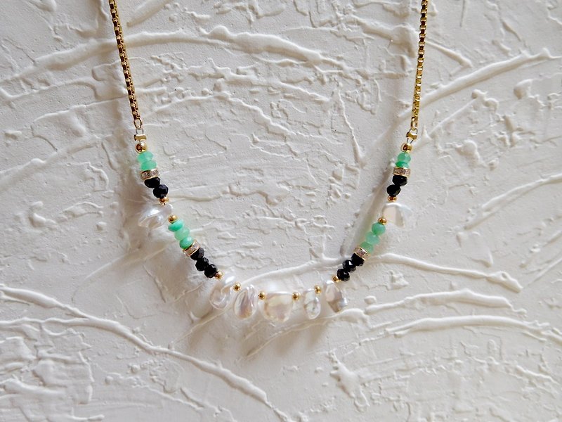 Natural pearls spinel Emerald retro short chain - Necklaces - Other Materials Green