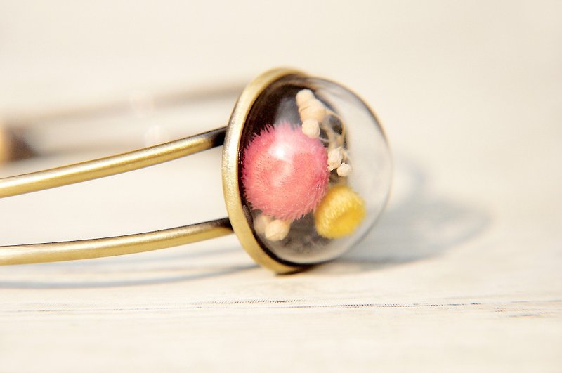 Valentine's Day gift / Forest Department / glass dried flower brass bracelet - Yellow pink flowers - Bracelets - Glass 