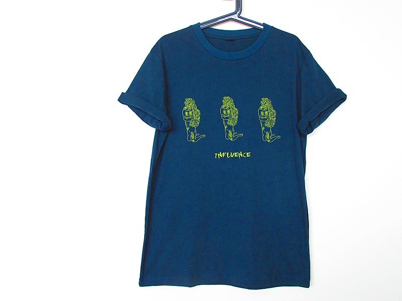 Kneeling man - serigraphy // T 恤 - Men's T-Shirts & Tops - Cotton & Hemp Blue