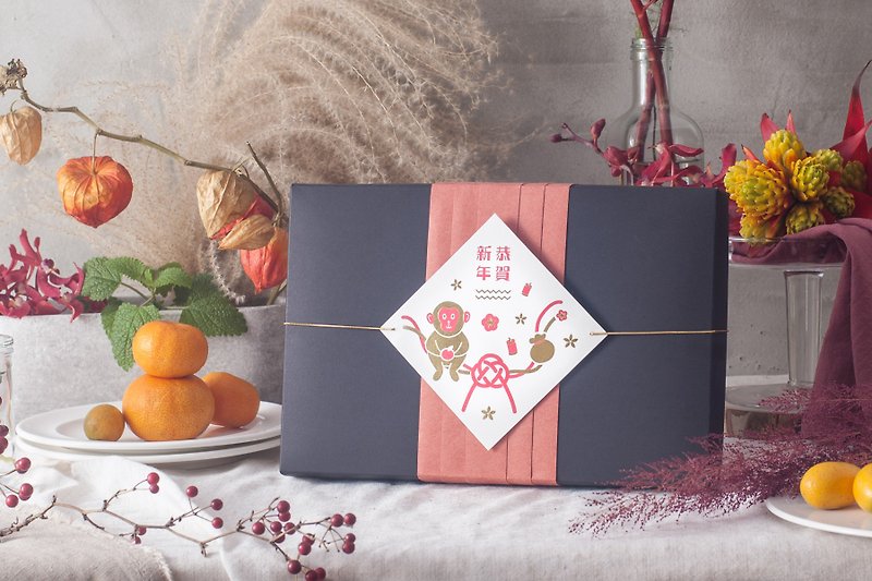 "Grass for" Monkey holding orange New Year gift Soon (1/22 shipments) - Tea - Plants & Flowers Green