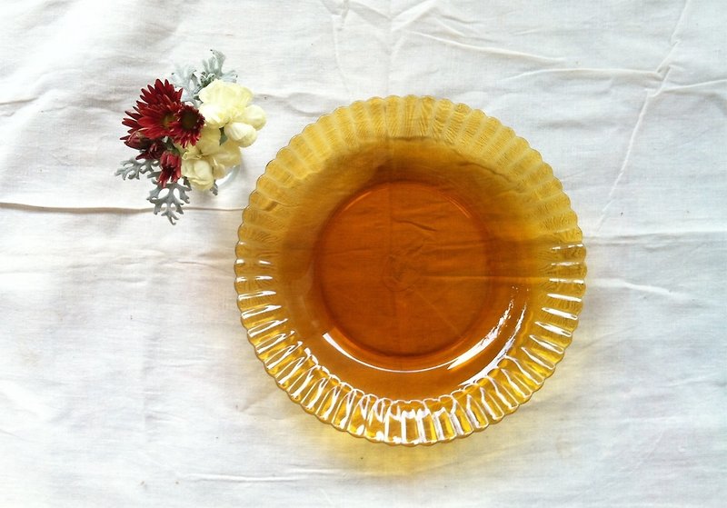 立體摺邊褐色玻璃盤.甜點盤.蛋糕盤::老件.限量一個.立體摺邊花紋:: - 小碟/醬油碟 - 玻璃 金色