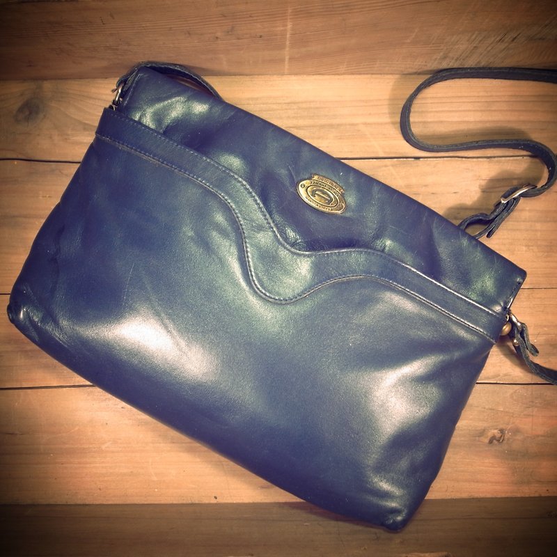 [Bones] early Aigner dark blue dorsal flat bag retro print bag genuine antique Vintage - Messenger Bags & Sling Bags - Genuine Leather Blue