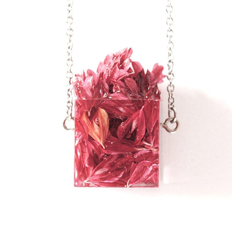 - Miss Flower Freak - cube necklace of dried flowers - red Best Canary - "Out of The Box" three-dimensional series - Necklaces - Plants & Flowers Red