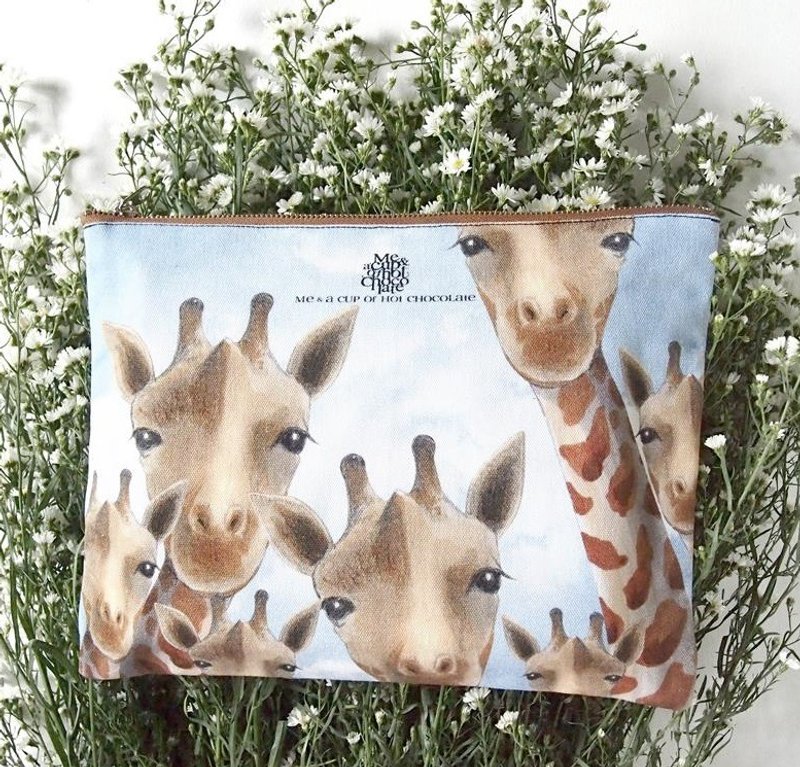 [Me&A Cup of Hot Chocolate] The Giraffe/ 眺望訂製手拿包 - 手拿包 - 棉．麻 黑色
