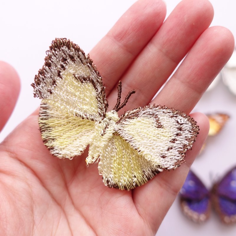 刺繡 蝴蝶 別針 小夾 戒指 / 淡黃蝶 (小型) - 胸針 - 繡線 黃色