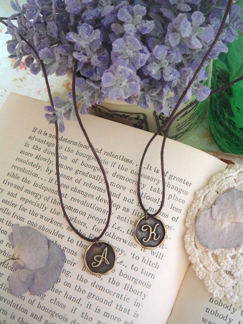 Garohands memories retro wax seal letters AK feel short-chain A238 / A239 Gifts - Necklaces - Other Materials Multicolor