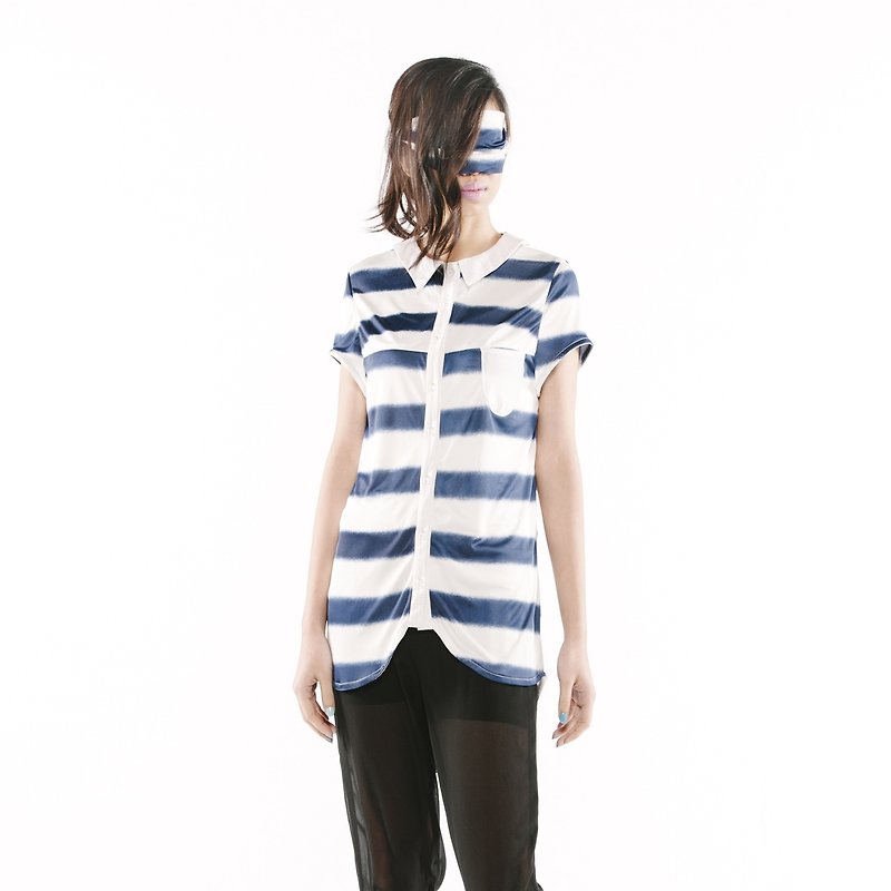 [Dress] Arc hem shirt <Blue and white strips / black and white strips x 2 colors> - เสื้อเชิ้ตผู้หญิง - วัสดุอื่นๆ หลากหลายสี